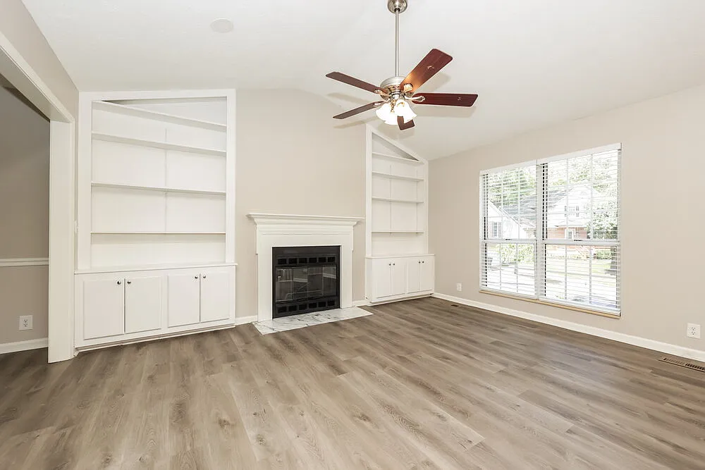 4 bed, 2.0 bath, 2036 sqft, $2,330 — Photo 4