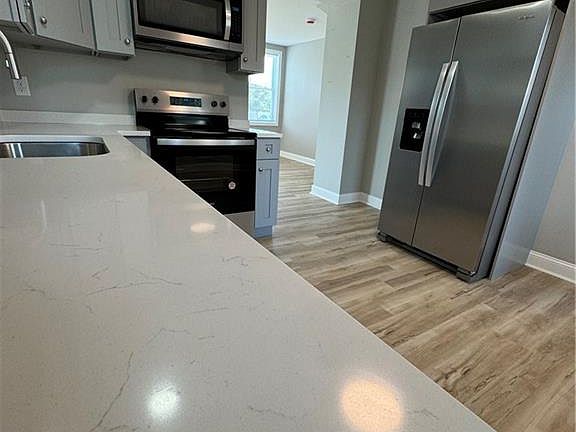 3rd image of 714 Dyer Ave #712