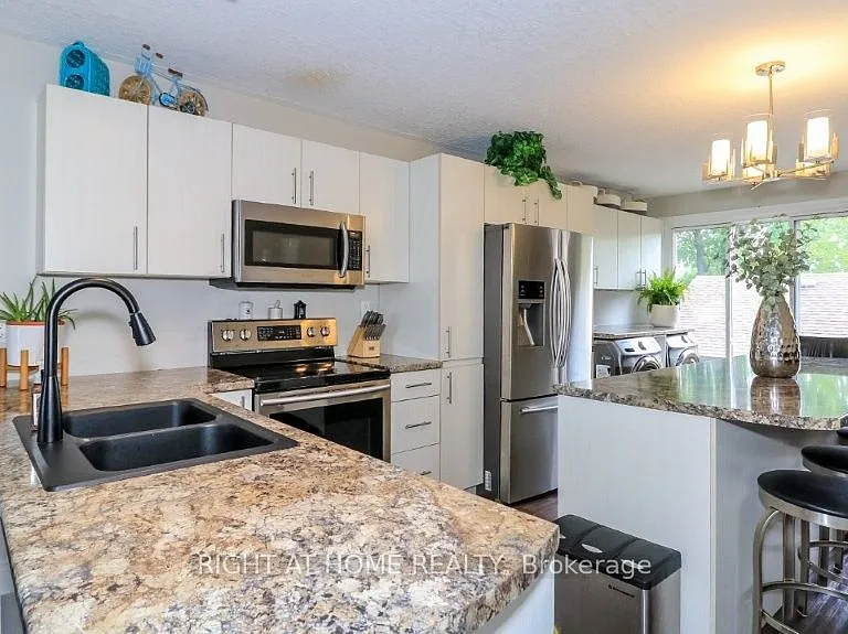 43 Olive Cres #201 — Photo 6