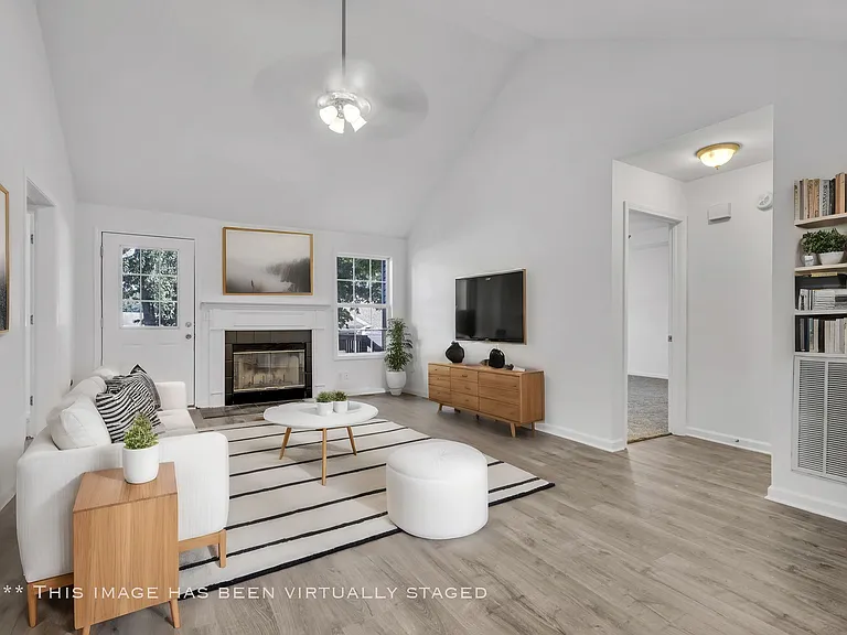 427 Sierra Ct — Photo 5