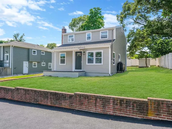 10 Fulton Street, Lake Grove, NY 11755