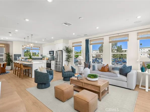 664 E 4th St, Pomona, CA 91766