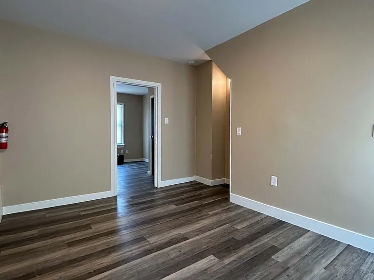 414 W Princess St — Photo 9