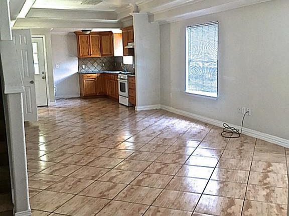 4th image of 1212 Northwood St #B