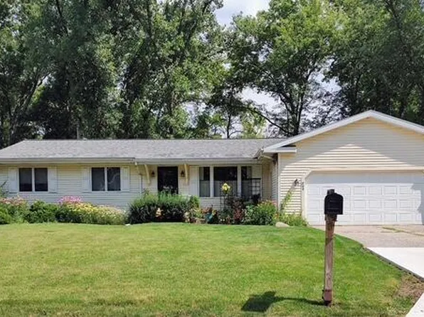 207 Highland Dr, Valparaiso, IN 46383