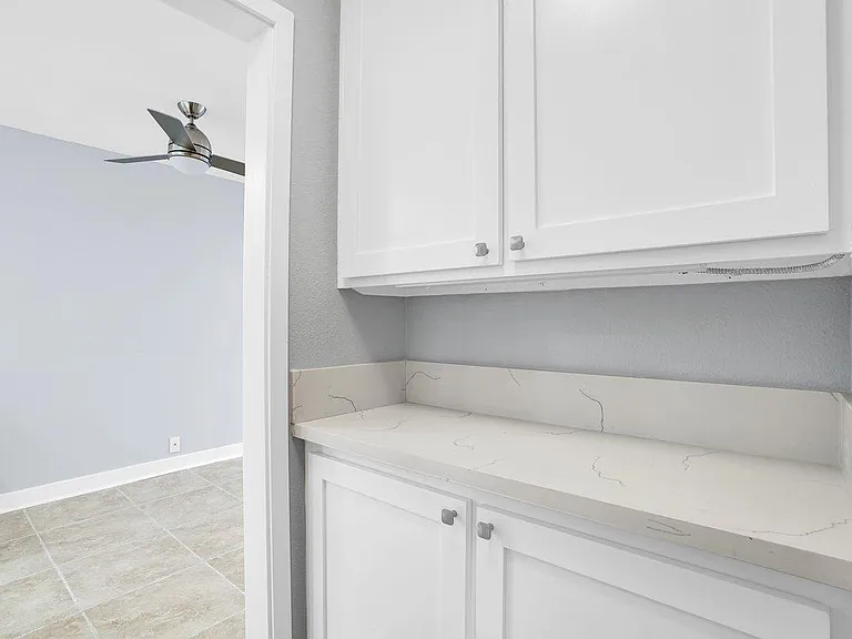 110 E Hillcrest Blvd #216 — Photo 11