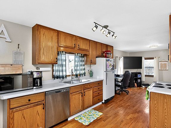 5th image of 513 E 2nd Ave