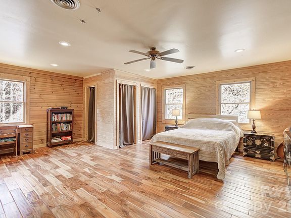 5th image of 92 Arrowood Rd