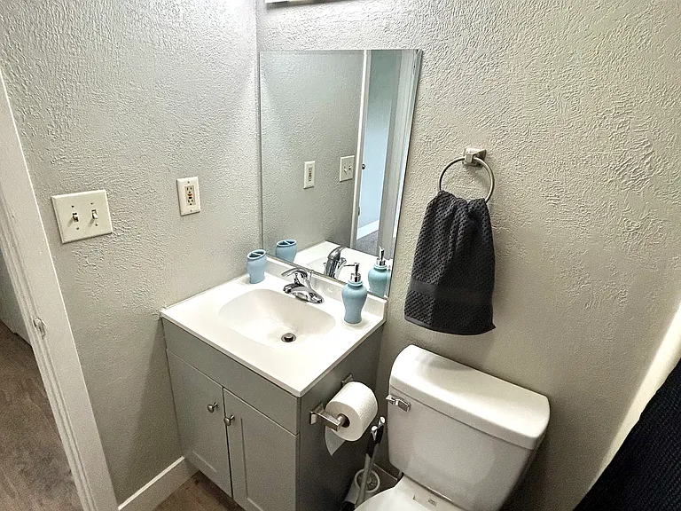 4028 N Illinois Ave #11 — Photo 10