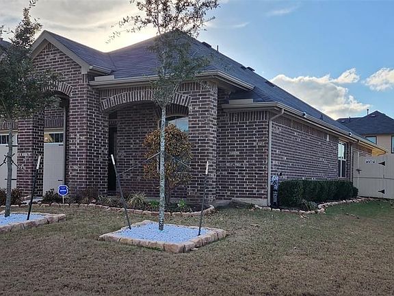 3rd image of 12602 City Square Ln