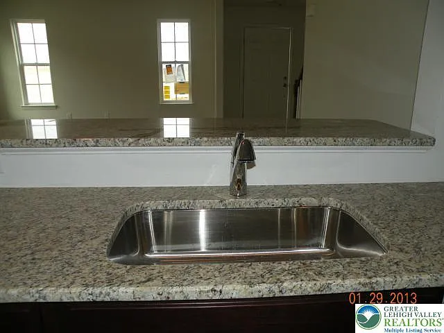 5985 Valley Forge Dr — Photo 8