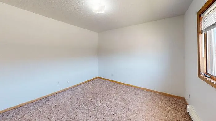 300 1st St NE #1 — Photo 8