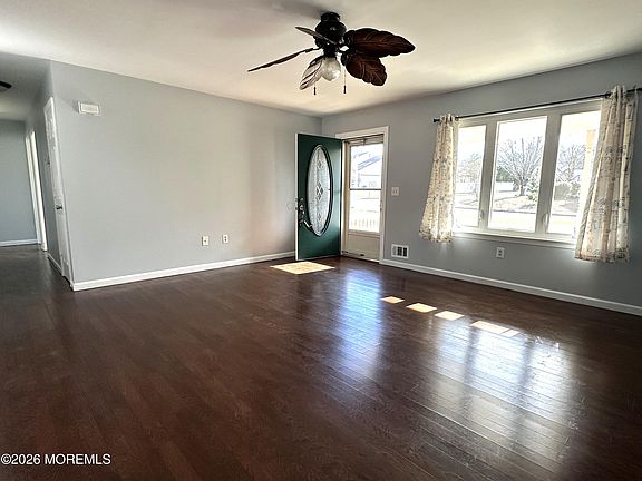 3rd image of 185 Ravenwood Blvd