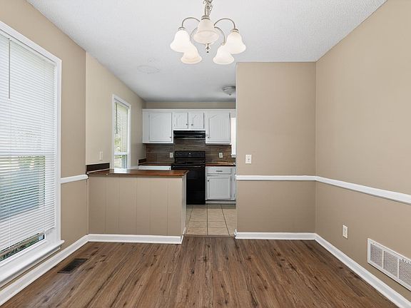 3rd image of 452 Harleston Rd