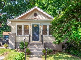 29 Pleasant Way, Montclair, NJ 07042