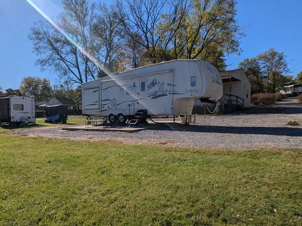 BLOCK-87 Pikers Peak Dr Lot 11, Falling Waters, WV 25419