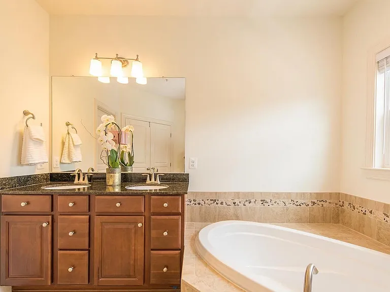 10515 Old Ellicott Cir — Photo 22