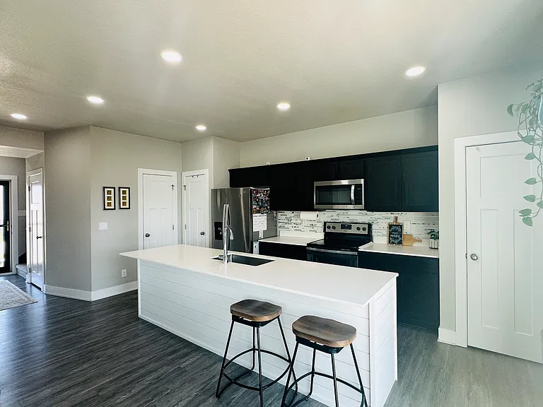 802 NE 14th St — Photo 3