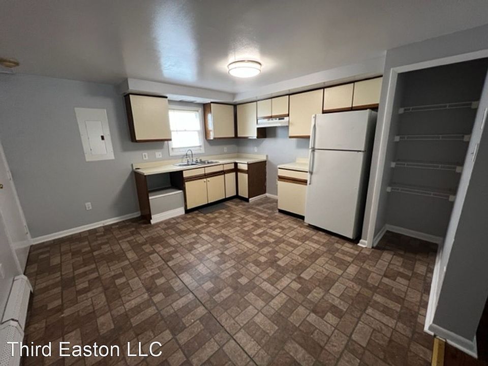 1st image of 815 Ferry St APT B