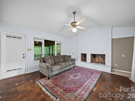 4th image of 1802 Dogwood Ct