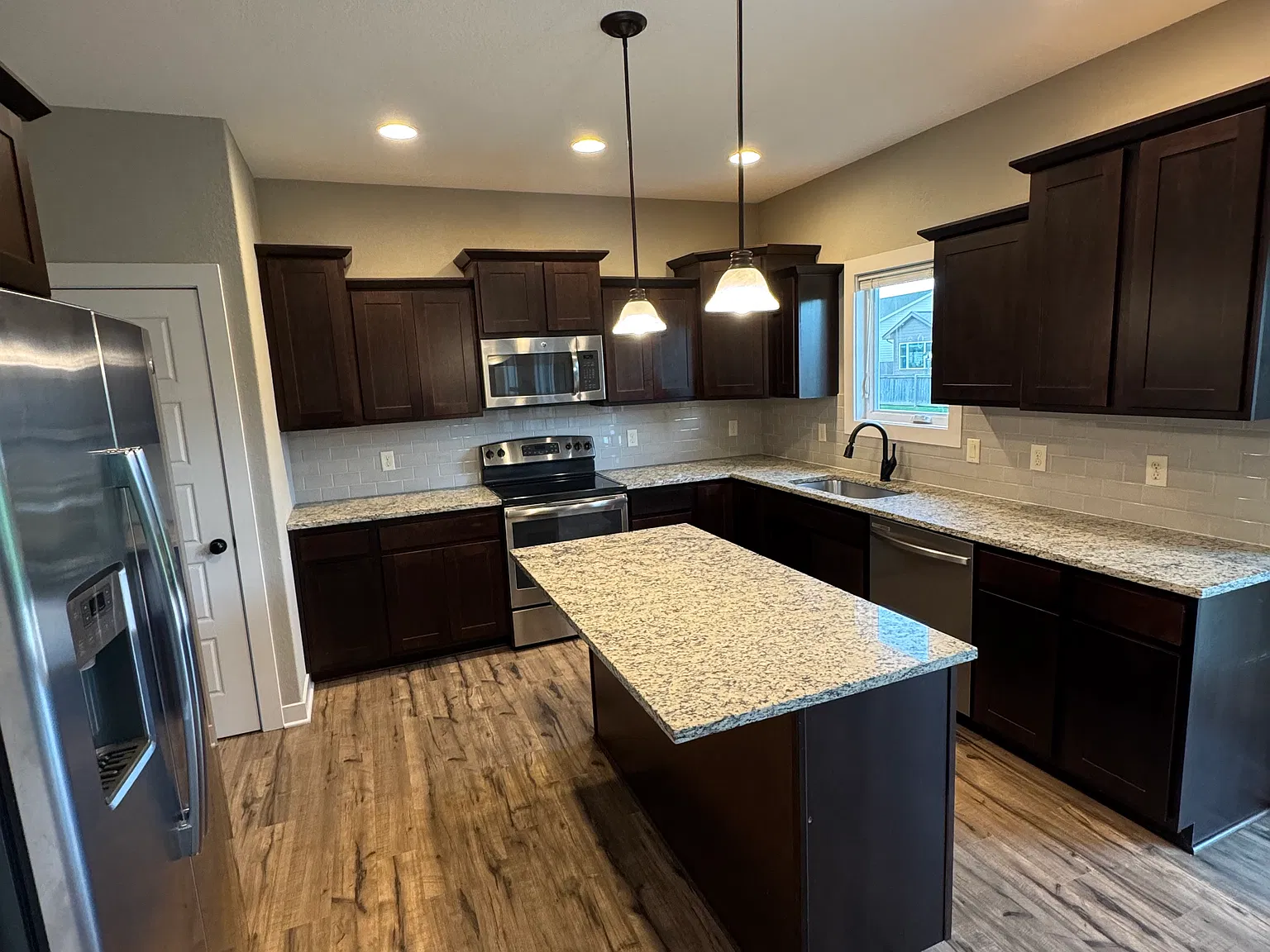 4 bed, 2.5 bath, 2102 sqft, $2,800 — Photo 2