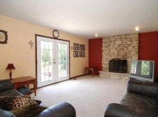 323 Redbird Rd, Bloomingdale, IL 60108