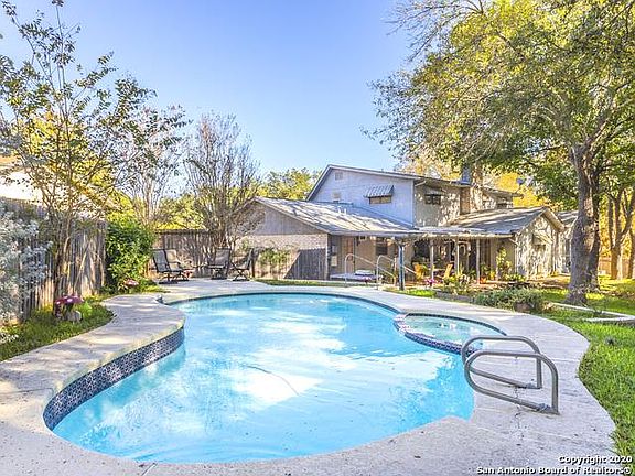 2nd image of 102 Oak Cir