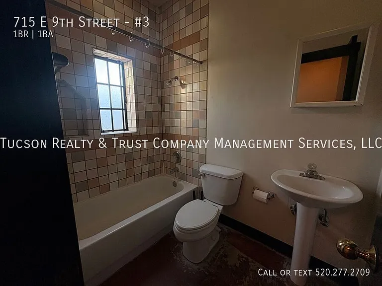 715 E 9th St #3 — Photo 6
