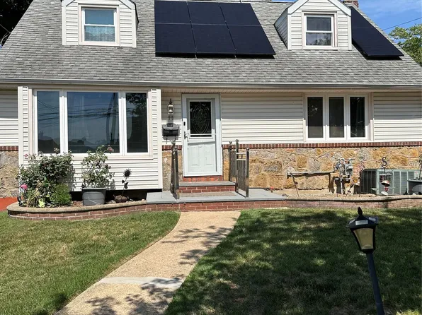 90 Clearstream Avenue, Valley Stream, NY 11580
