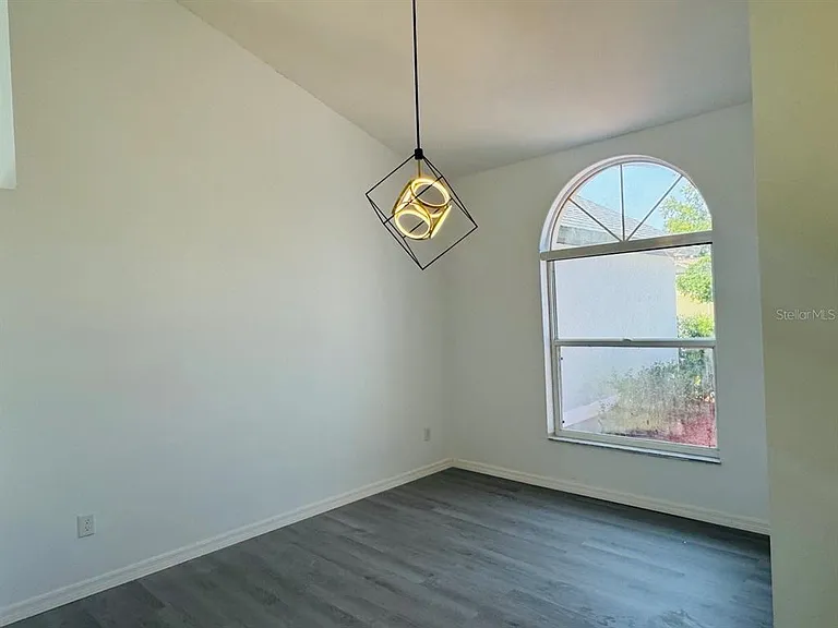 215 Hollowbrook Cir — Photo 16