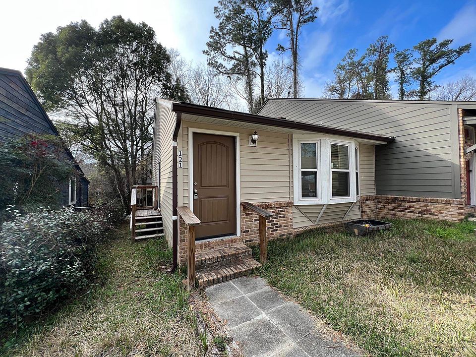 1st image of 121 Boardwalk Ln