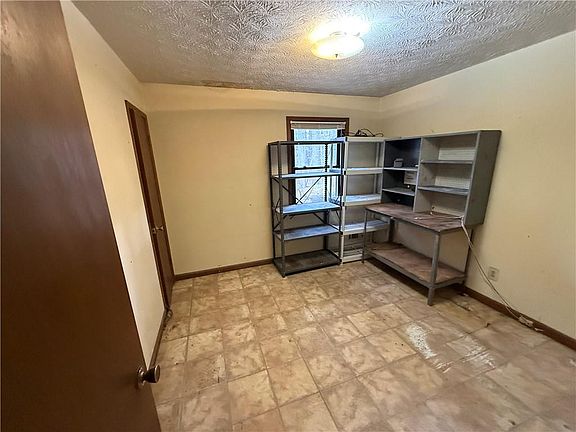 4th image of 2832 Concord Dr