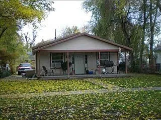 718 W Park St photo 1