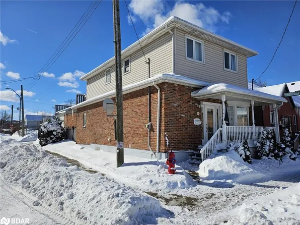 66 Burton St, Hamilton, ON L8L 3P8