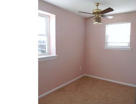 5th image of 10602 Evans St