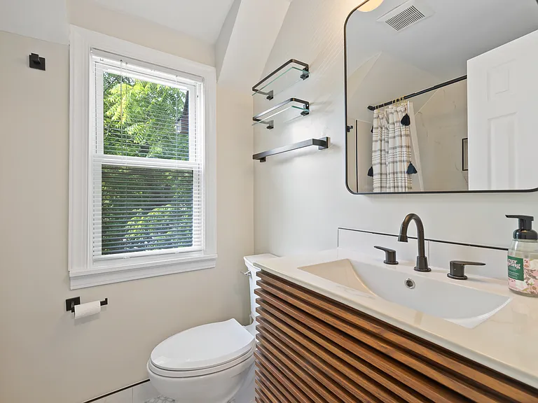 4225 E West Hwy — Photo 23