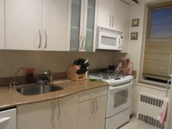 2427 East 29th Street image 1 of 5