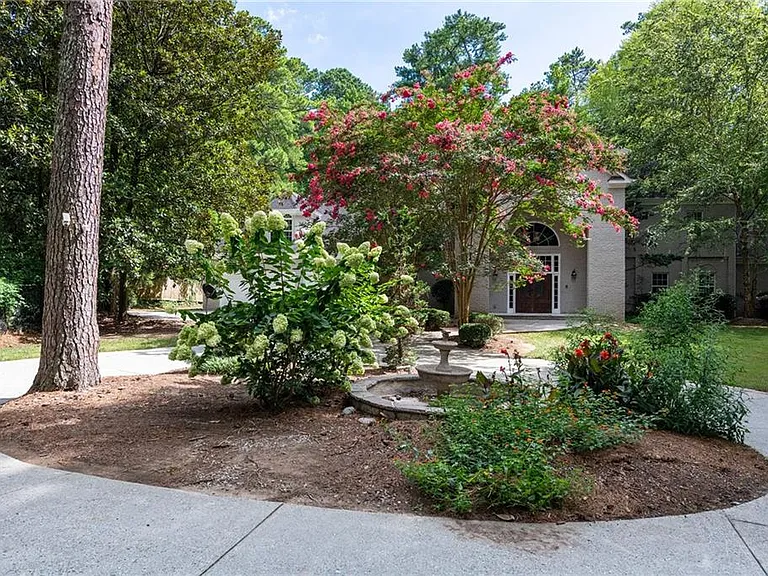 680 W Paces Ferry Rd NW — Photo 45
