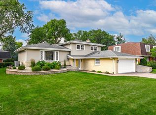 18W145 Belair Ct, Darien, IL