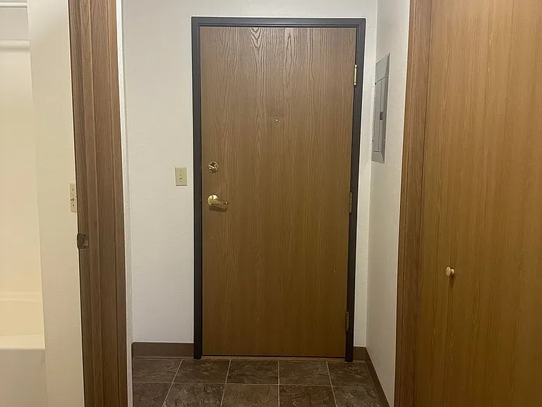 Dakota E & W Apartments — Photo 55