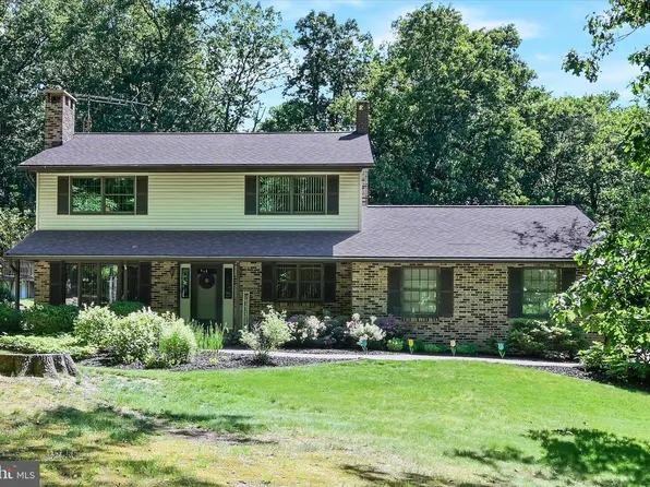 4 NE Shue String Ln, Schuylkill Haven, PA 17972