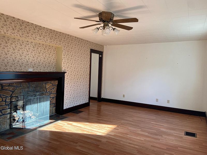 3rd image of 18 Cooper Street