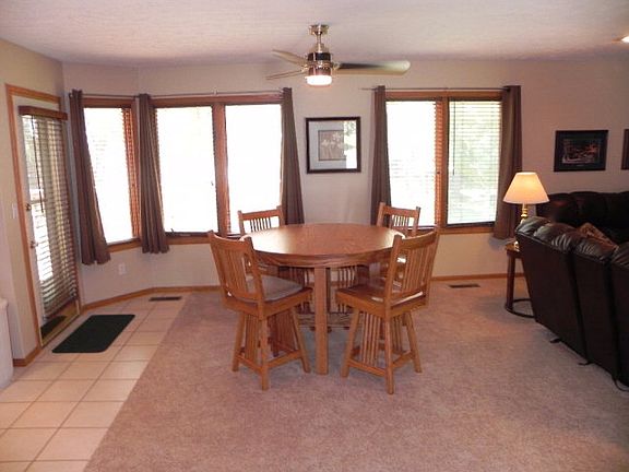 4th image of 4027 Palace Dr