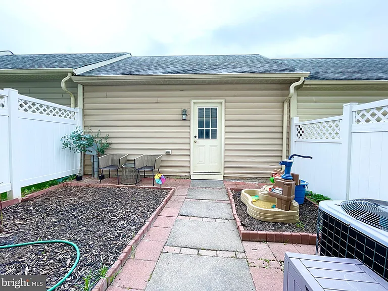 9661 Atterbury Ln — Photo 28