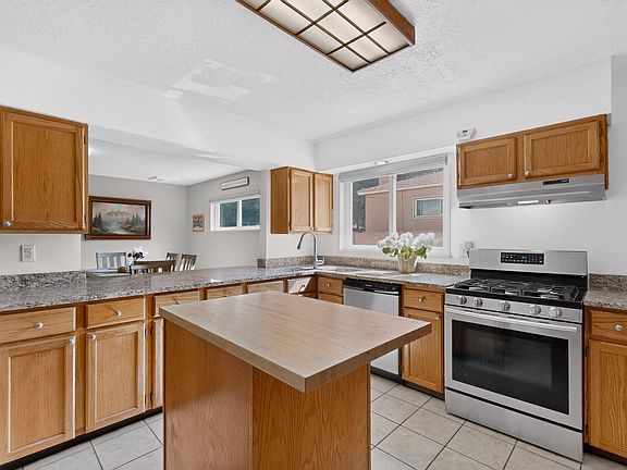 2nd image of 10209 Mesa Arriba Ave NE