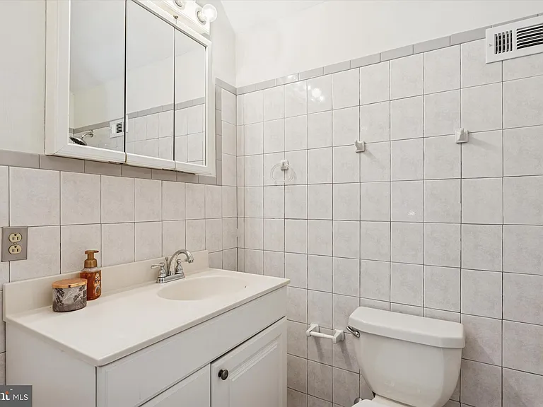 207 Delmar St #2 — Photo 13