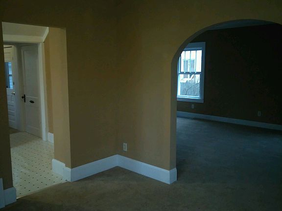 4th image of 428 Kenilworth Ave SE
