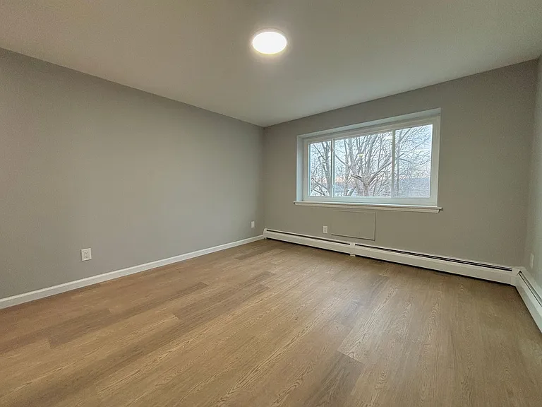 142 S Main St — Photo 12