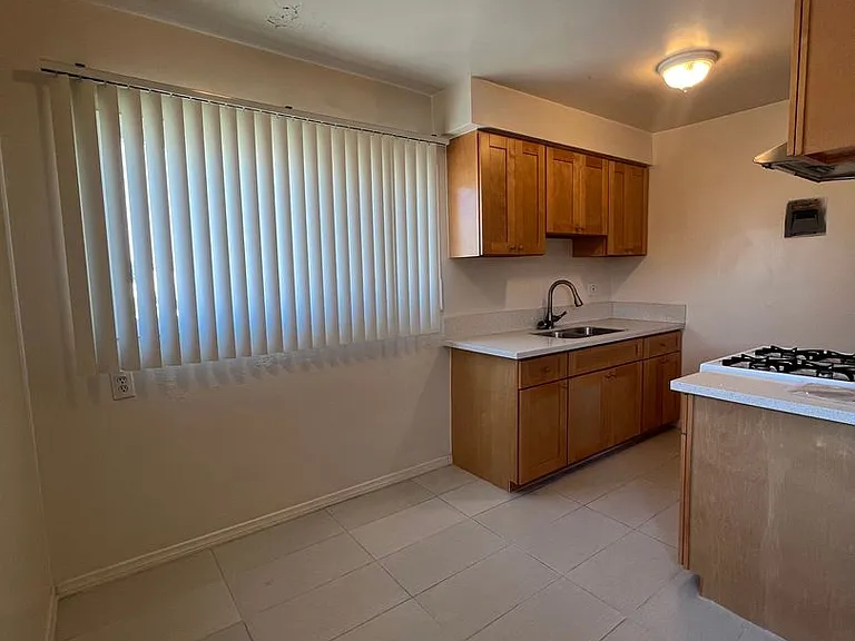 431 S Chapel Ave — Photo 2