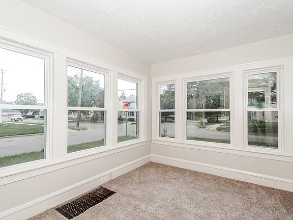 4th image of 700 S West Ave